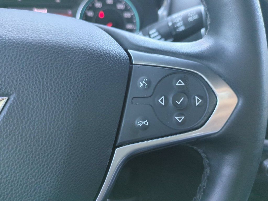 Used 2023 Chevrolet Traverse LT FWD image 30