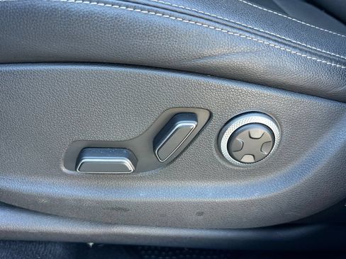 Used 2025 Genesis GV70 2.5T AWD/4WD image 15