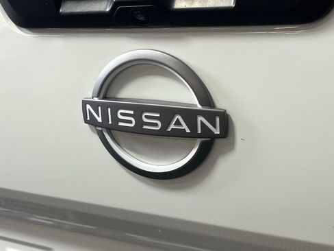 Used 2025 Nissan Frontier SV image 14