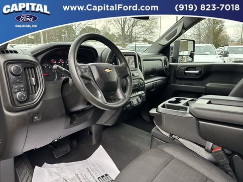 Used 2025 Chevrolet Silverado 2500 Custom w/ Custom Value Package image 18
