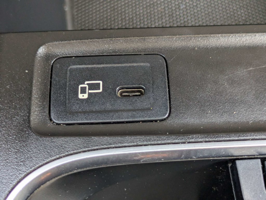 Used 2022 Mercedes-Benz GLB 250 image 26