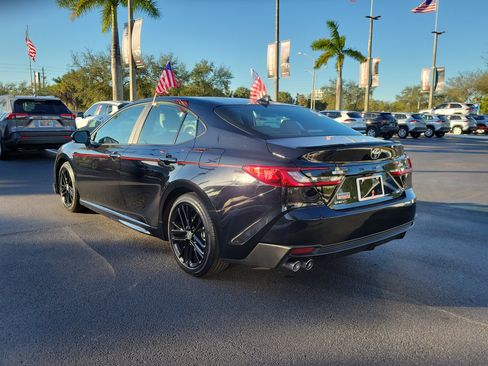 Used 2025 Toyota Camry SE image 9