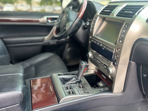 Used 2014 Lexus GX 460 Luxury image 19