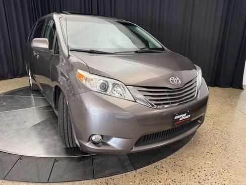 Used 2014 Toyota Sienna XLE AWD/4WD image 5