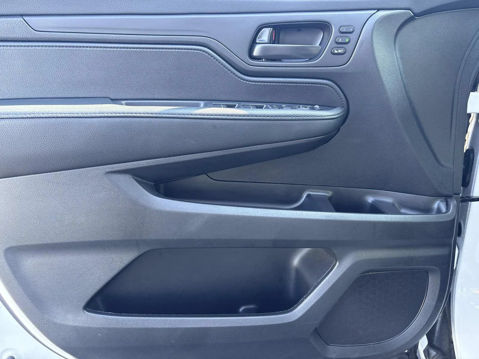 Used 2025 Honda Odyssey EX-L image 16