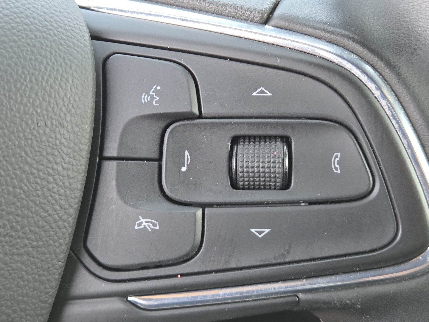 Used 2024 Buick Envista Sport Touring w/ Convenience I Package FWD image 32