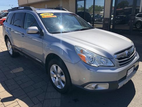 Used 2010 Subaru Outback 3.6R Limited w/ Popular Equipment Group 3B AWD/4WD image 8