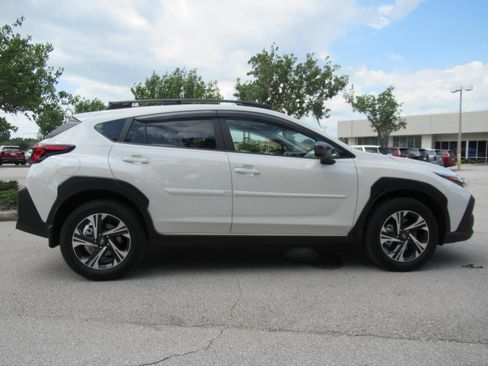 Used 2024 Subaru Crosstrek 2.0i Premium w/ Crosstrek Mirror Package AWD/4WD image 2