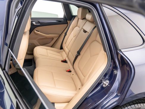 Certified 2022 Porsche Macan S image 17