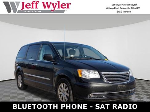 Used 2015 Chrysler Town & Country Touring w/ Driver Convenience Group image 1