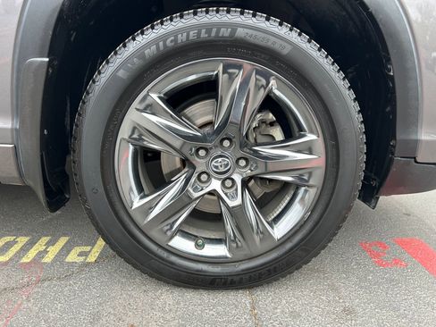 Used 2018 Toyota Highlander Limited Platinum image 32