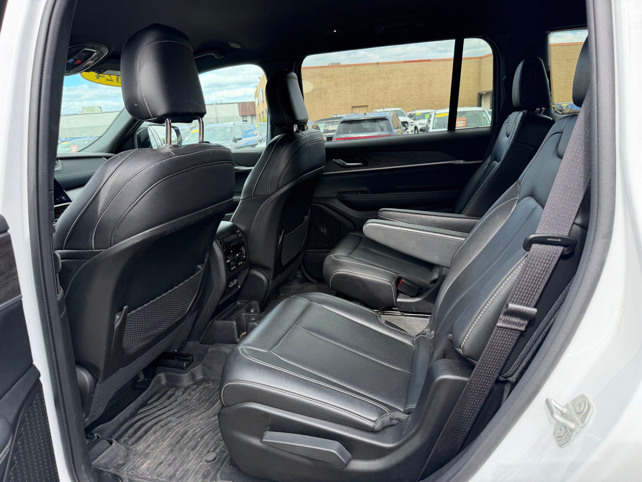 Used 2024 Jeep Grand Cherokee L Limited AWD/4WD image 6