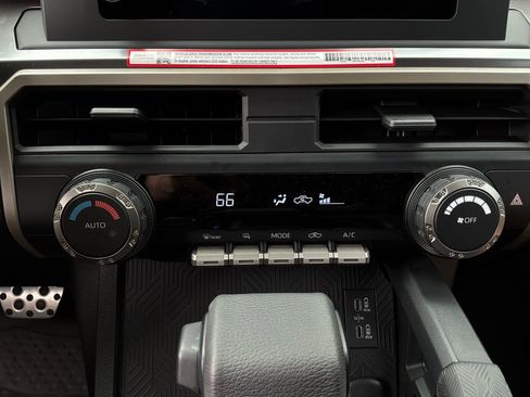 Used 2025 Toyota Tacoma TRD Sport image 25