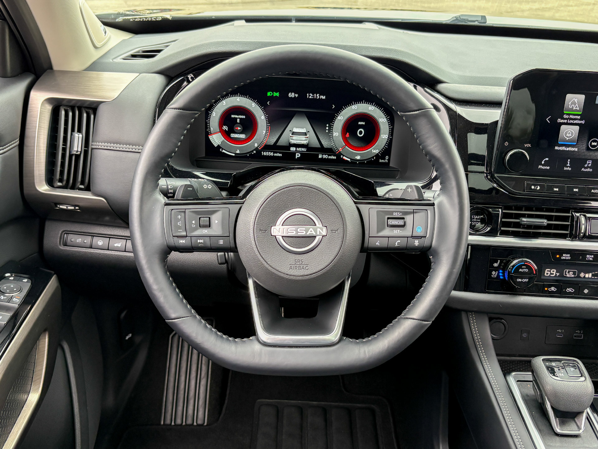 Used 2025 Nissan Pathfinder Platinum FWD image 13