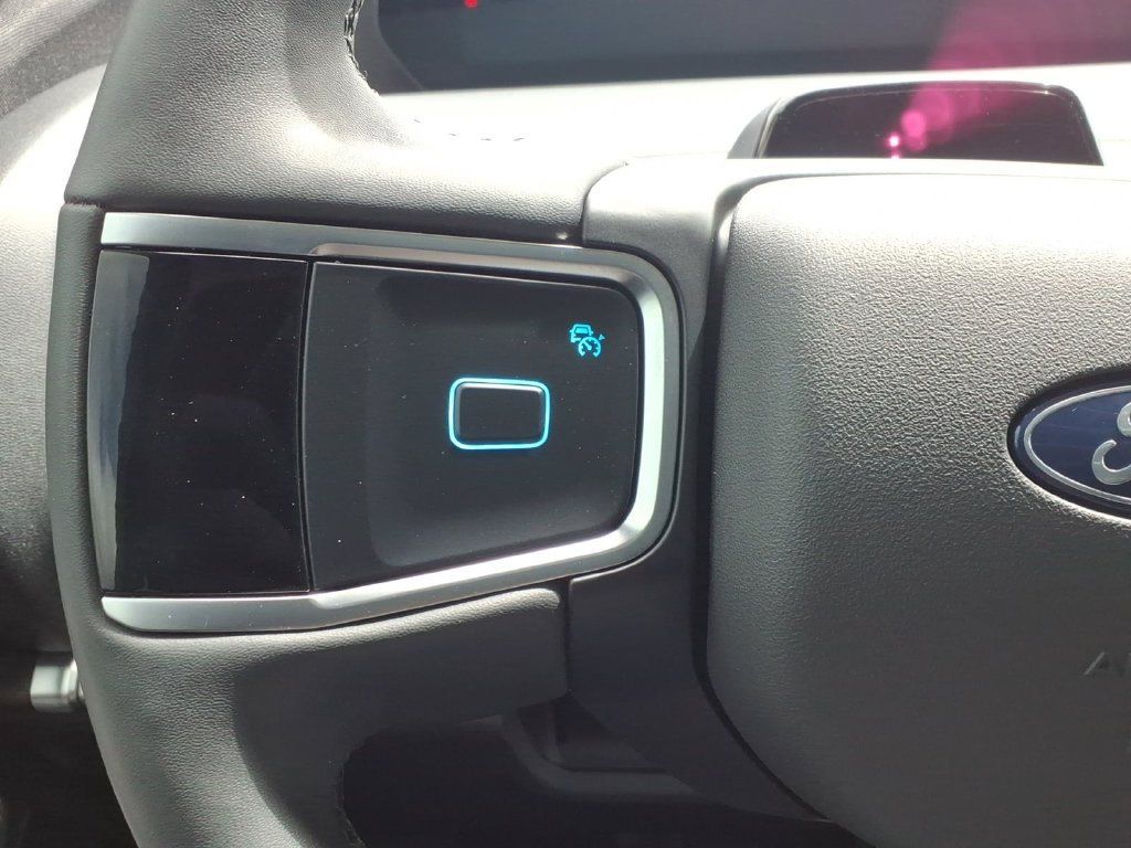 Used 2025 Ford Expedition Active RWD image 41