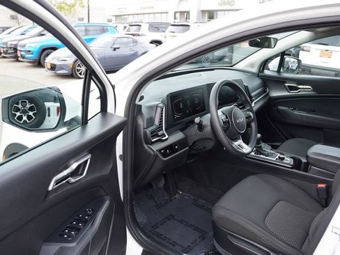 Used 2024 Kia Sportage LX AWD/4WD image 14