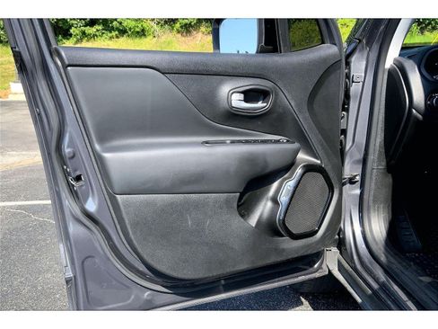 Used 2023 Jeep Renegade Altitude w/ Convenience Group I AWD/4WD image 21