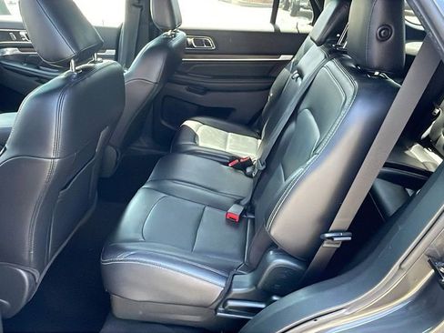 Used 2019 Ford Explorer Limited w/ Class III Trailer Tow Package FWD image 12