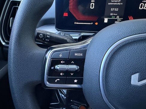 Used 2024 Kia Sorento LX image 27