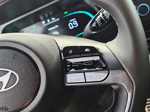 Certified 2025 Hyundai Elantra Sport FWD image 21
