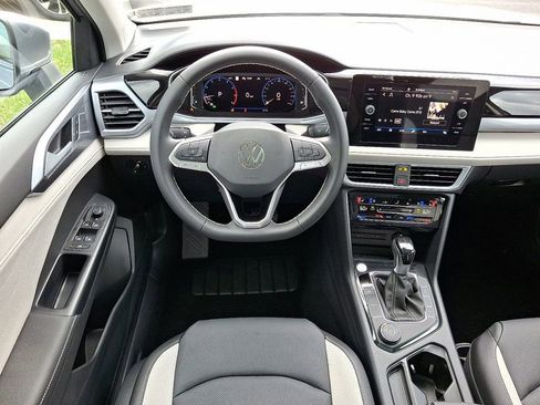 Used 2025 Volkswagen Taos SEL image 12