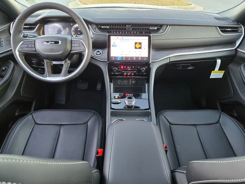 New 2025 Jeep Grand Cherokee Limited w/ Luxury Tech Group II image 11