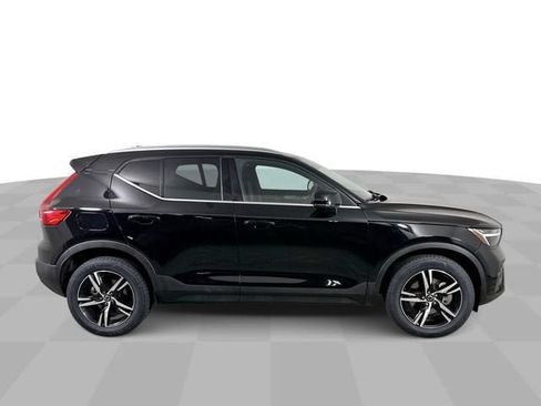 Used 2023 Volvo XC40 B5 Plus AWD/4WD image 9