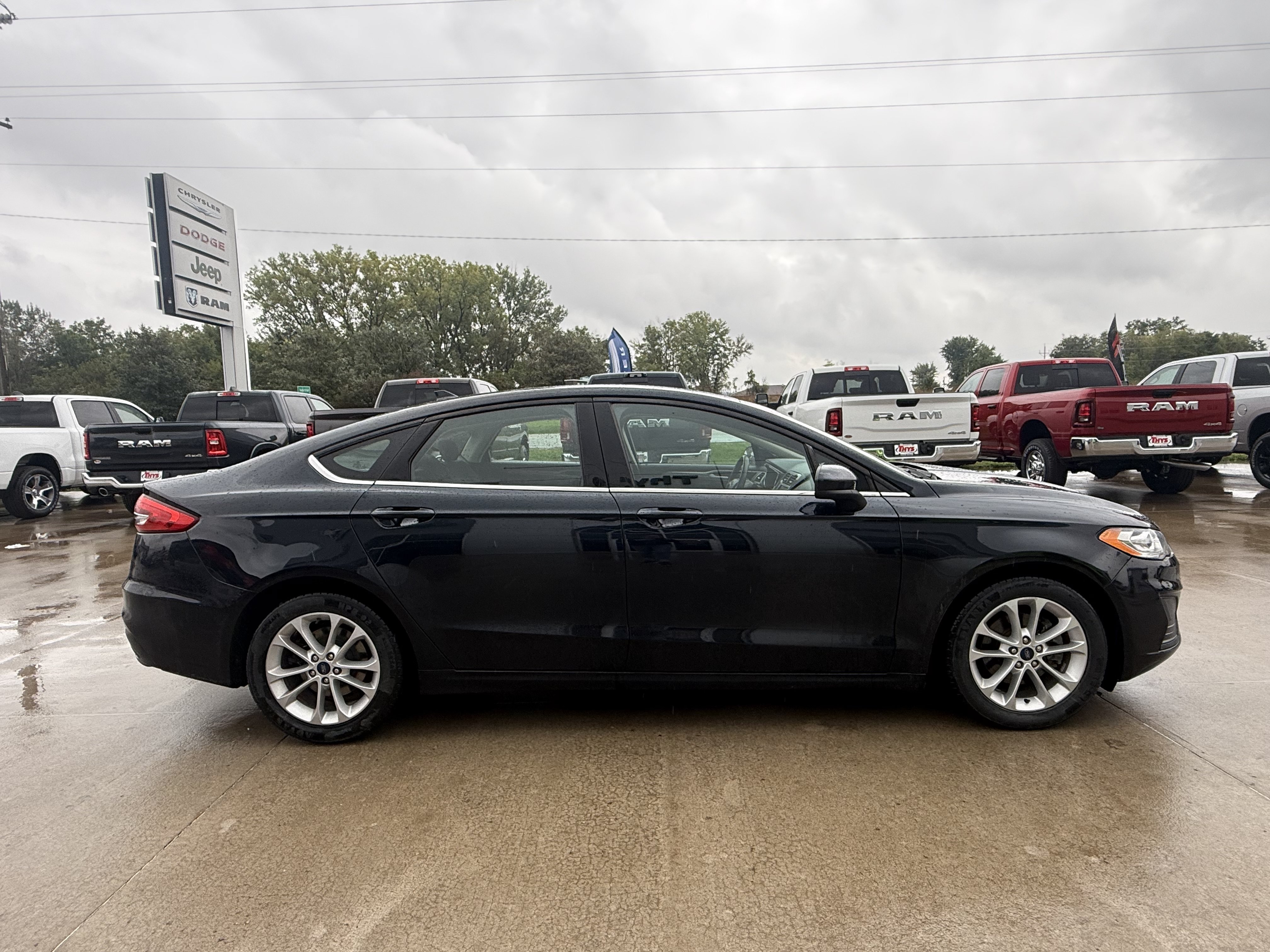 Used 2020 Ford Fusion SE FWD image 35