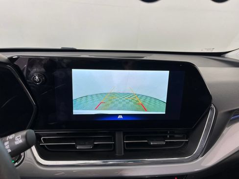 Certified 2025 Chevrolet Trax LT FWD image 3