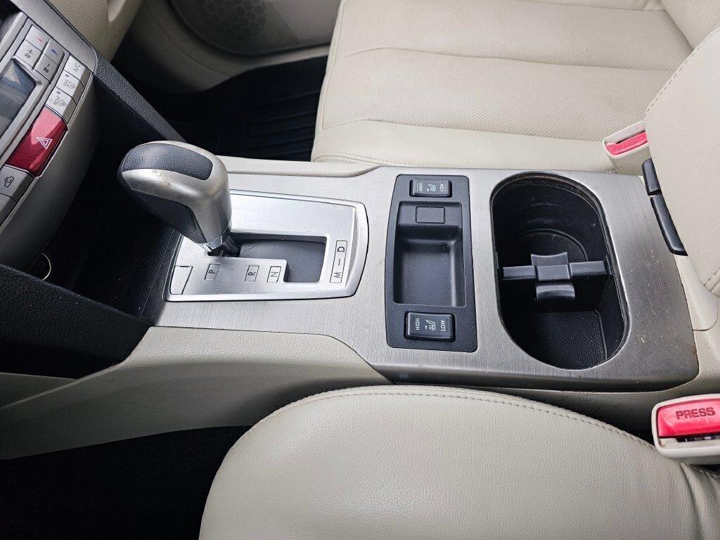 Used 2011 Subaru Outback 2.5i Limited AWD/4WD image 27