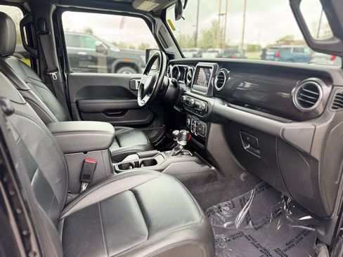 Used 2021 Jeep Wrangler Unlimited Sahara AWD/4WD image 11