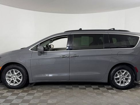 Used 2022 Chrysler Pacifica Touring-L FWD image 5