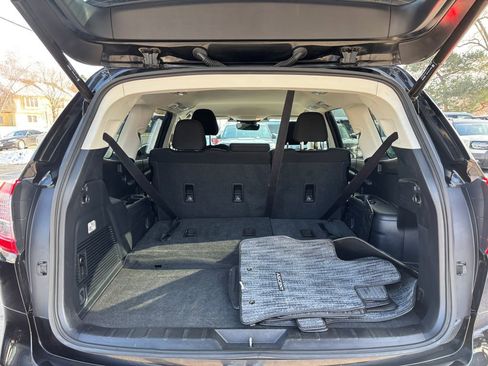 Used 2023 Subaru Ascent Premium w/ Convenience Package image 8