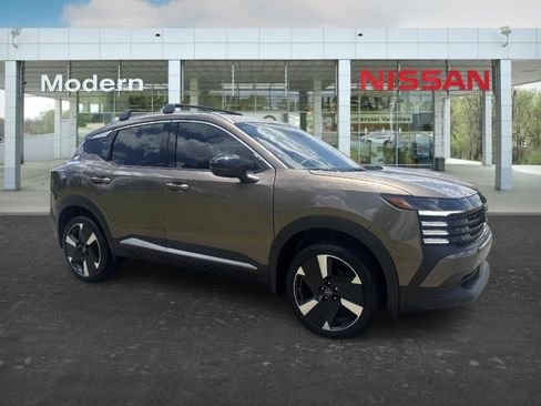 Certified 2026 Nissan Kicks SR FWD image 7