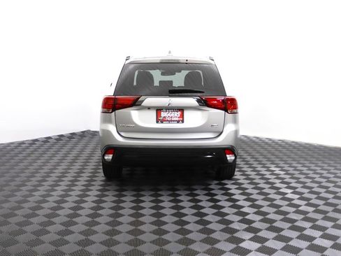 Used 2020 Mitsubishi Outlander LE AWD/4WD image 6
