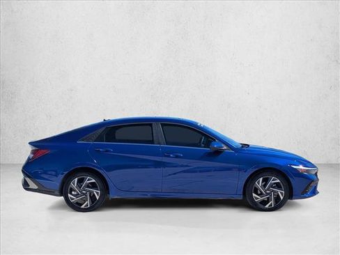 Used 2024 Hyundai Elantra SEL w/ Convenience Package FWD image 4