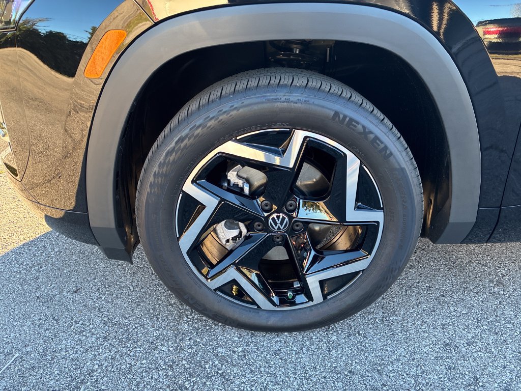 New 2027 Volkswagen Atlas SEL R-Line AWD/4WD image 9