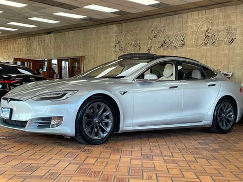 Used 2017 Tesla Model S 75D image 4