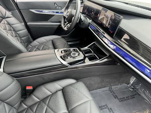 Used 2025 BMW 740i xDrive image 12