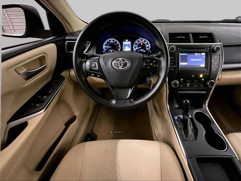Used 2017 Toyota Camry LE FWD image 5
