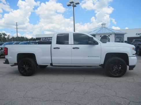 Used 2017 Chevrolet Silverado 1500 Custom w/ Custom Convenience Package RWD image 2