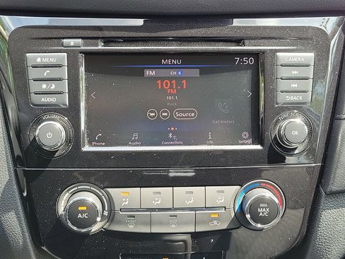 Used 2019 Nissan Rogue SV AWD/4WD image 28