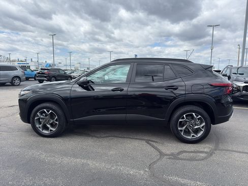 Used 2024 Chevrolet Trax LT w/ Driver Confidence Package FWD image 6