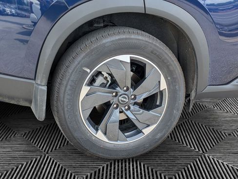 Used 2025 Nissan Rogue SV w/ SV Premium Package AWD/4WD image 36