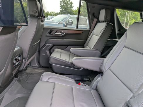 New 2026 GMC Yukon Denali w/ Denali Reserve Package AWD/4WD image 17