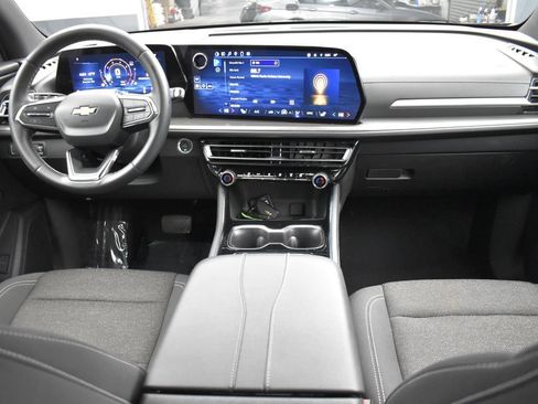 Used 2024 Chevrolet Traverse LT FWD image 19