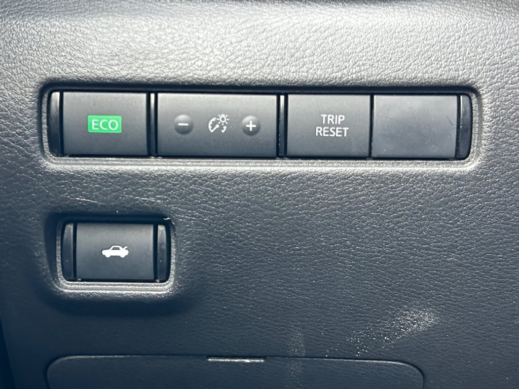 Used 2025 Nissan Sentra SV FWD image 31