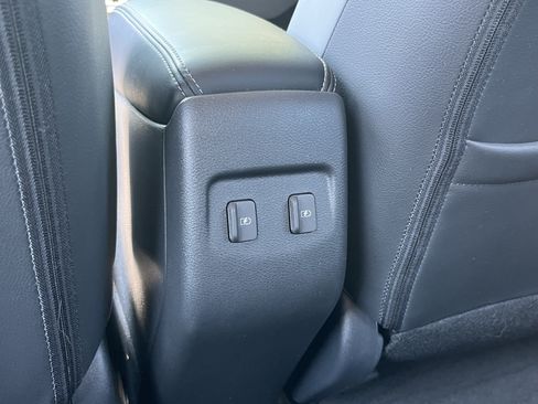 Used 2024 Nissan Kicks SR w/ SR Premium Package FWD image 6