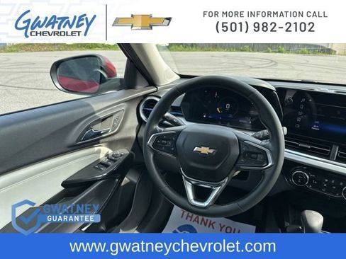 Used 2025 Chevrolet Trax LT w/ LT Convenience Package FWD image 23