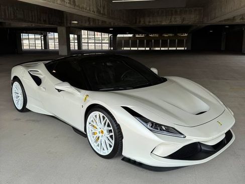Used 2021 Ferrari F8 Tributo RWD image 4
